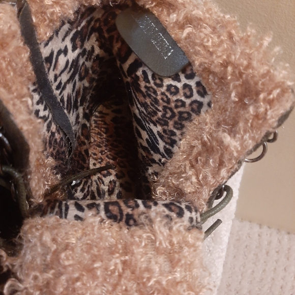 Winter Boots - Picture 4 of 11